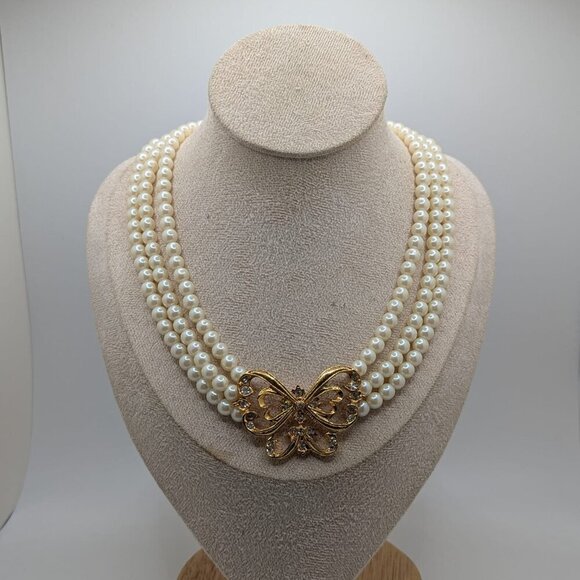 Vintage AVON Triple Strand Necklace Butterfly Pendent Faux Pearl - Picture 5 of 10
